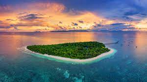 <span> Day 8 </span> GREAT BARRIER REEF - GREEN ISLAND